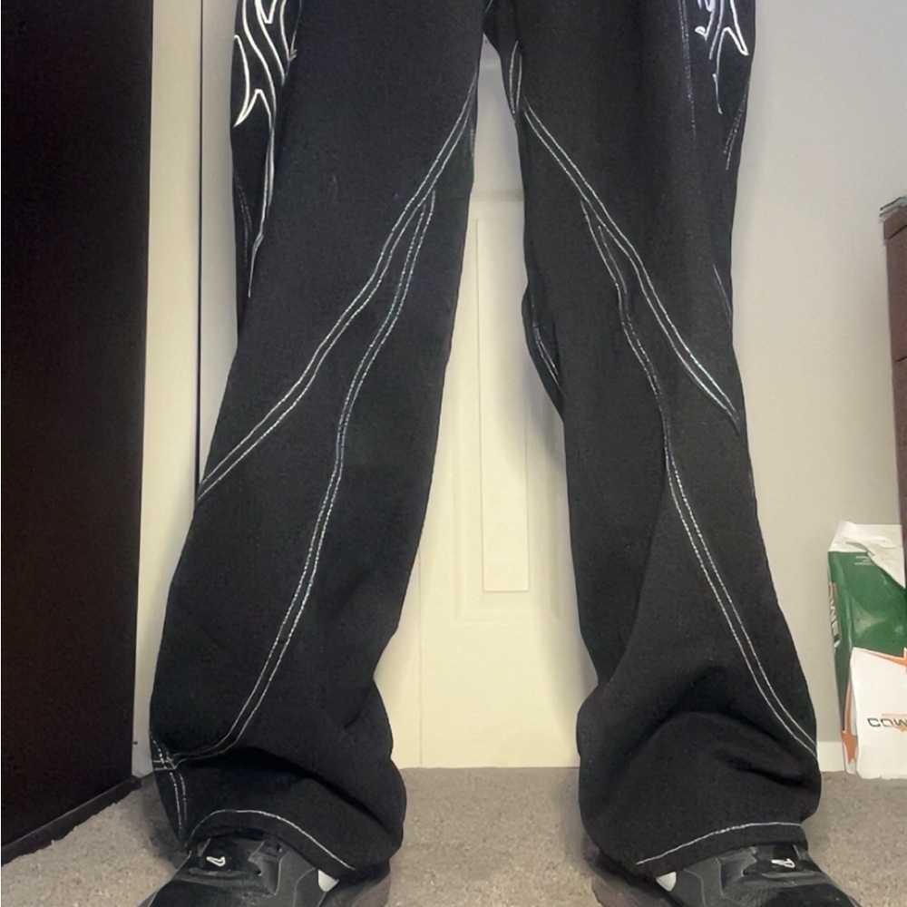Black Relaxed Men's Jeans with Contrast Stitching